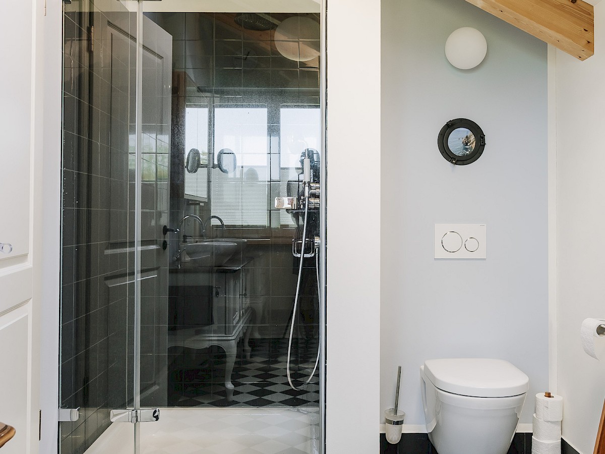 Regendusche im Badezimmer (1.OG)