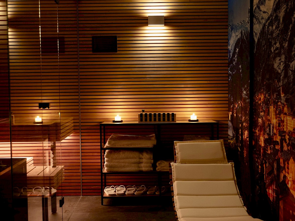 Sauna und Liegefläche